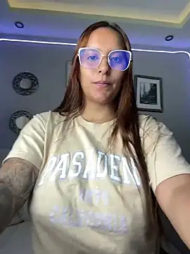 Snapshot of Seized_lust chatting on 02/25/25, 01:06 Seized lust online show from 02/25/25, 01:06