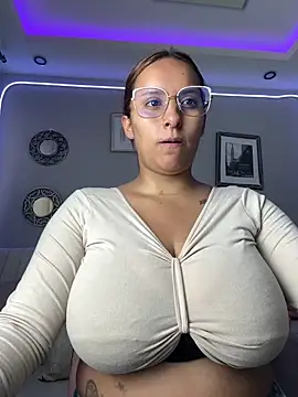 Snapshot of Seized_lust chatting on 03/04/25, 01:59 Seized lust online show from 03/04/25, 01:59