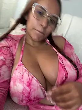 Snapshot of Seized_lust chatting on 03/15/25, 07:05 Seized lust online show from 03/15/25, 07:05