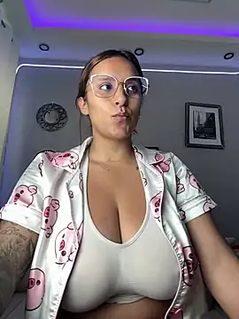 Snapshot of Seized_lust chatting on 03/16/25, 04:01 Seized lust online show from 03/16/25, 04:01