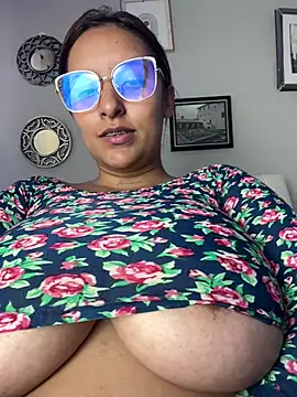 Snapshot of Seized_lust chatting on 03/18/25, 02:04 Seized lust online show from 03/18/25, 02:04