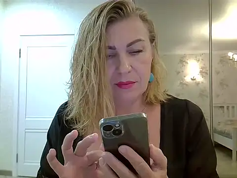 Alexandra-Rosee online show from 02/04/25, 12:22