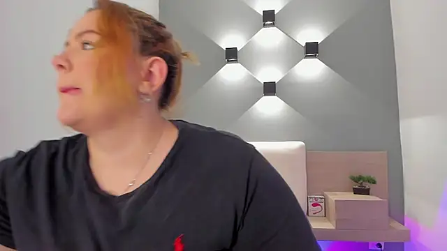 sophiarossee  online show from 03/03/25, 12:27