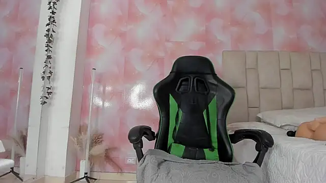 emily lean  online show from 11/14/25, 12:53