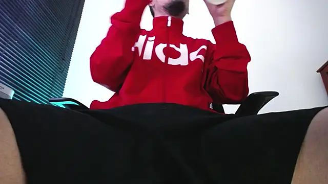 Snapshot of zacwatson_ chatting on 06/18/26, 04:11 zacwatson online show from 06/18/26, 04:11