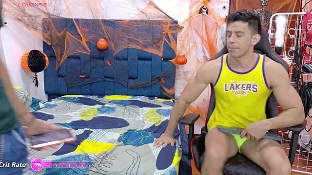 JoseRumbero26 online show from 10/18/25, 12:06