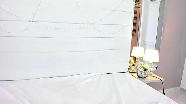 Lilly 2809  online show from 11/12/25, 04:24