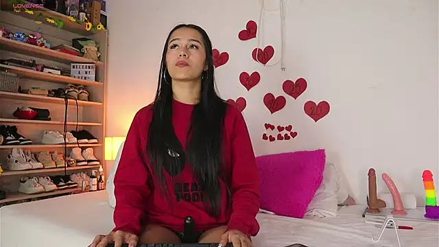 thamaral1 online show from 03/18/25, 04:15