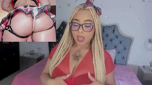 Snapshot of conny__curly chatting on 05/16/26, 01:43 conny curly online show from 05/16/26, 01:43