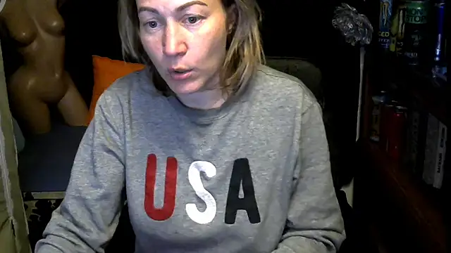 wLESLYMOSw online show from 11/14/25, 08:24