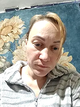 wLESLYMOSw online show from 11/26/25, 03:46