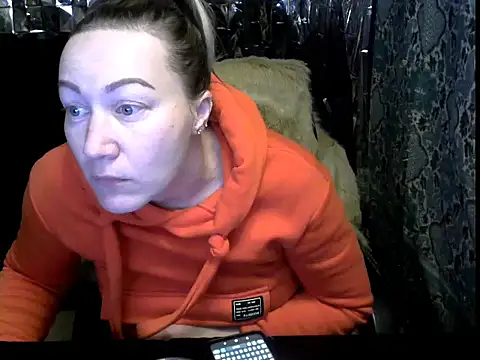 wLESLYMOSw online show from 02/10/26, 10:19