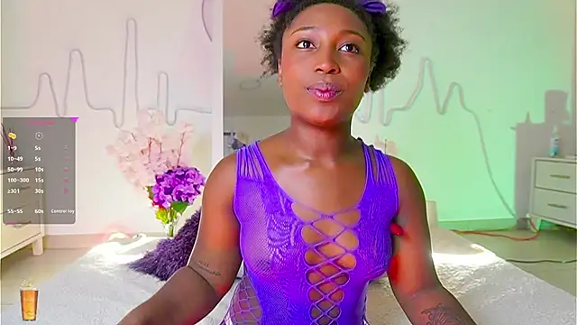 EmmaSanzz  online show from 09/30/25, 11:37