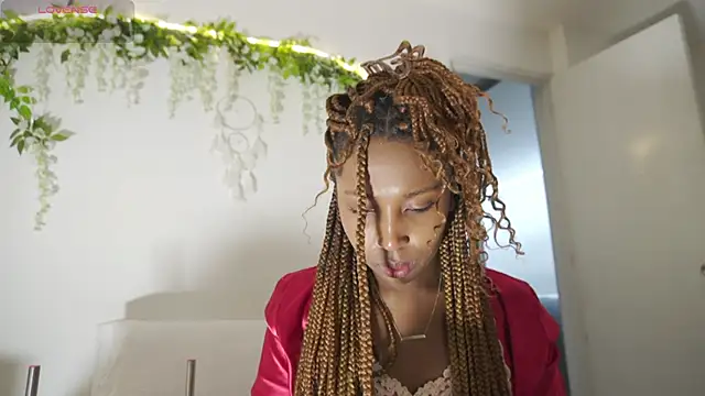 EmmaSanzz  online show from 12/04/25, 11:30