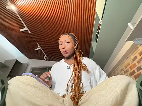 EmmaSanzz  online show from 03/25/26, 12:00