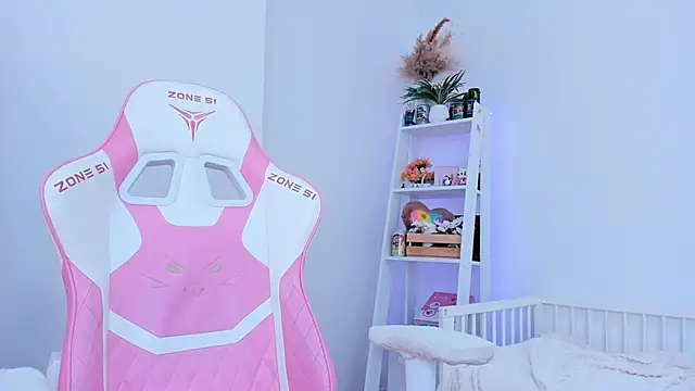 Lily Young online show from 03/18/25, 06:46