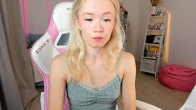 Lily Young online show from 10/13/25, 05:18