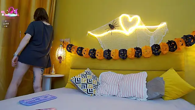 lessysweety online show from 10/23/25, 02:22