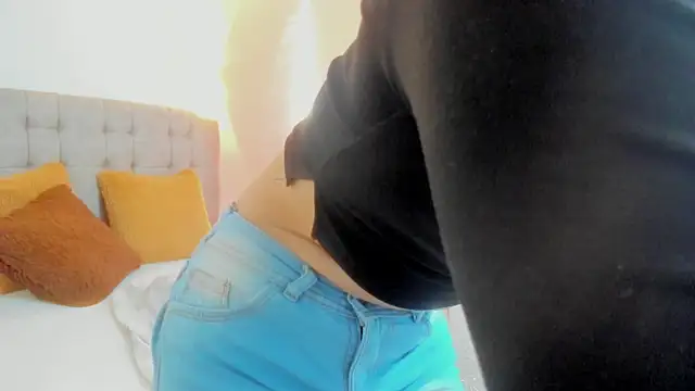 Carolina hernandez22 online show from 10/27/25, 12:53