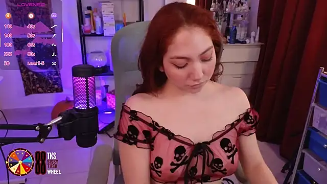 LilyVelvett online show from 10/21/25, 03:07