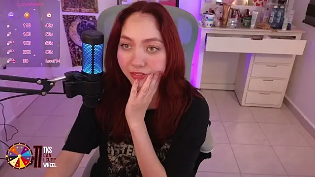 Snapshot of LilyVelvett chatting on 04/01/26, 02:56 LilyVelvett online show from 04/01/26, 02:56