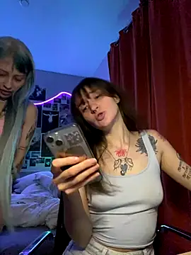 Dooubletroublee online show from 10/25/25, 11:21