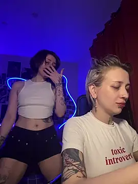 Dooubletroublee online show from 04/03/26, 12:41