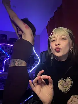 Dooubletroublee online show from 04/08/26, 01:27