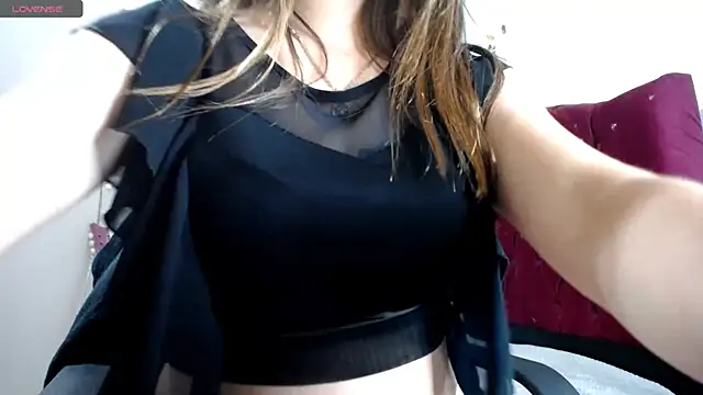 Snapshot of Luna_girlhot_ chatting on 12/18/24, 07:19 Luna girlhot  online show from 12/18/24, 07:19