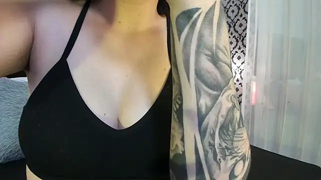 Adeelinee online show from 11/12/25, 08:19