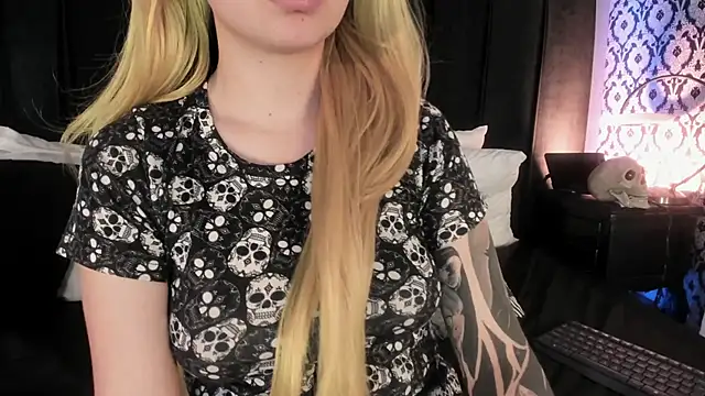 Adeelinee online show from 01/17/26, 07:50