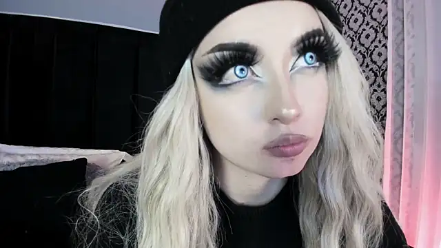 Adeelinee online show from 04/09/26, 07:41