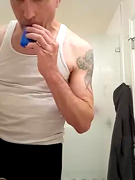 El Gizmo online show from 03/13/25, 04:56