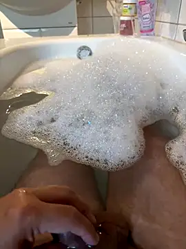 Snapshot of Wessi2005 chatting on 09/15/25, 03:45 Wessi2005 online show from 09/15/25, 03:45