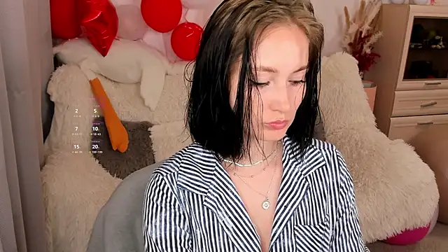 LisaMooore online show from 07/02/26, 04:02