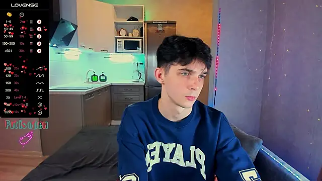 Aaron Boom online show from 10/12/25, 01:15