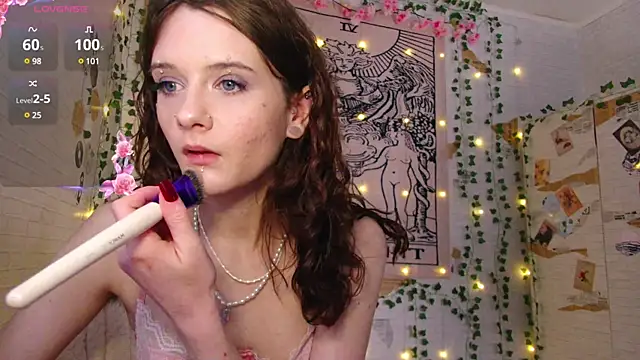 Snapshot of summerhazeee chatting on 03/19/25, 01:07 summerhazeee online show from 03/19/25, 01:07