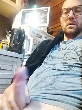 tomee83 online show from 11/13/25, 07:07