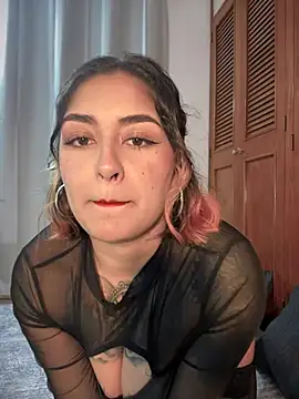 Snapshot of Rae_Lil_White chatting on 01/02/25, 10:22 Rae Lil White online show from 01/02/25, 10:22