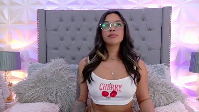 sarah salis  online show from 12/18/24, 12:21