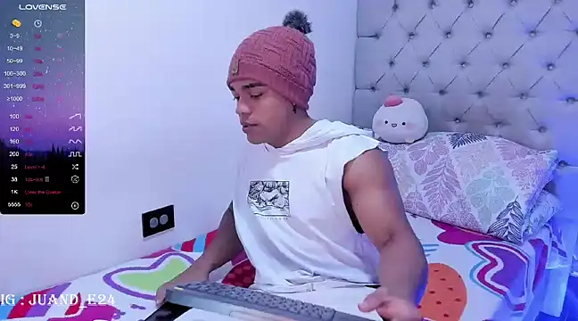 Snapshot of juande_24 chatting on 12/16/24, 02:04 juande 24 online show from 12/16/24, 02:04