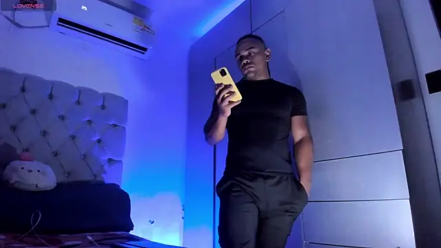 Snapshot of juande_24 chatting on 10/18/25, 05:43 juande 24 online show from 10/18/25, 05:43