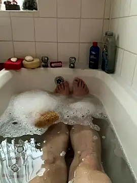 Snapshot of Russell1508 chatting on 11/10/25, 03:11 Russell1508 online show from 11/10/25, 03:11