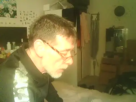 Snapshot of DaddyQuimHot chatting on 12/24/24, 02:10 DaddyQuimHot online show from 12/24/24, 02:10