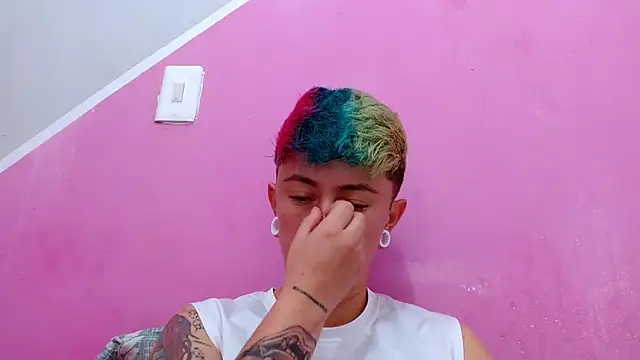 tomboyblue online show from 10/21/25, 06:19