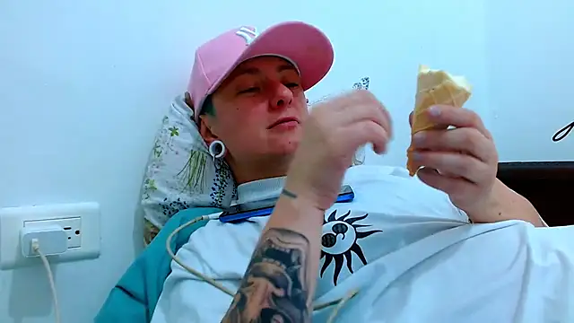 tomboyblue online show from 02/04/26, 09:09