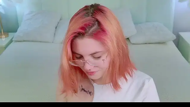 Lisa Adam online show from 01/24/25, 04:05