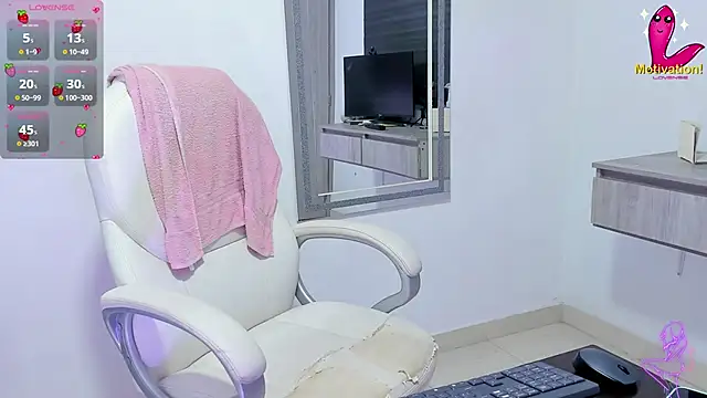 Snapshot of dahian_carter chatting on 09/25/25, 12:20 dahian carter online show from 09/25/25, 12:20