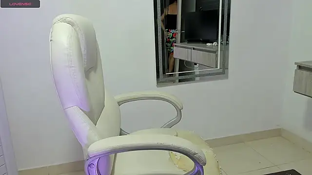 Snapshot of dahian_carter chatting on 10/16/25, 12:50 dahian carter online show from 10/16/25, 12:50