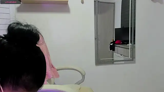 Snapshot of dahian_carter chatting on 10/18/25, 01:12 dahian carter online show from 10/18/25, 01:12